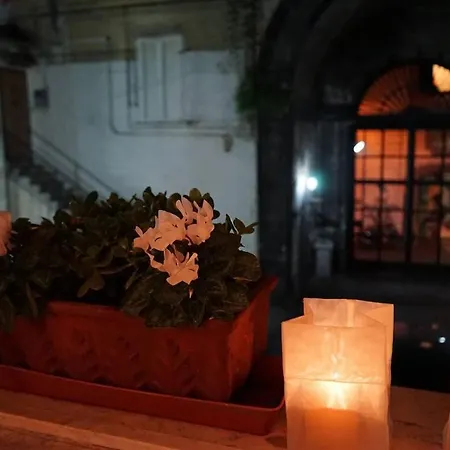 Finestra Sul Cortile * Napoli