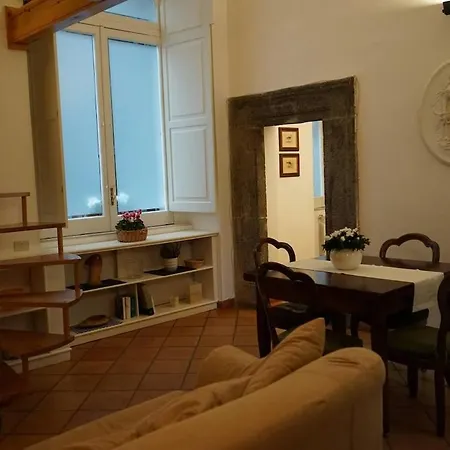 Finestra Sul Cortile * Napoli