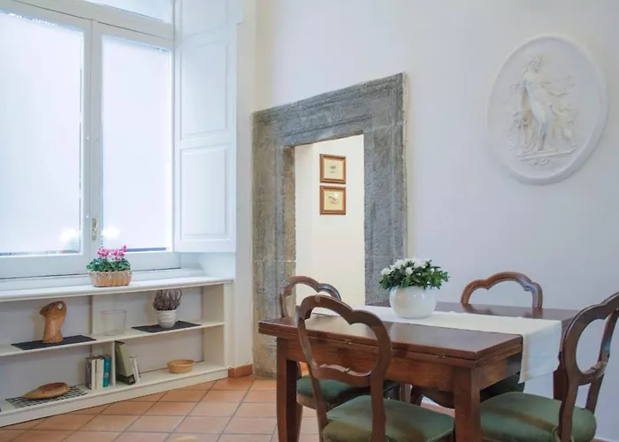 Finestra Sul Cortile * Neapol